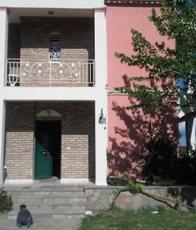 Riverside Family House *
