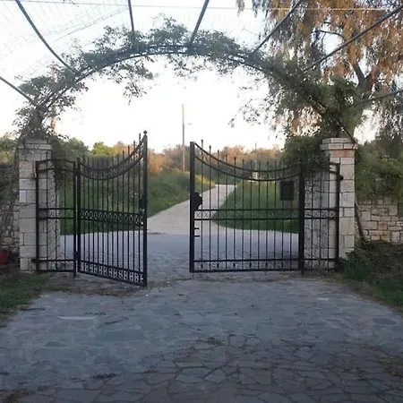 Case de vacanță Riverside Family House *