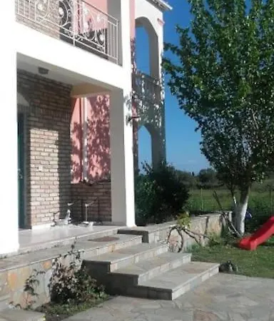 Riverside Family House